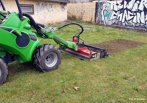 Łąka kwietna przy Szkole Podstawowej nr 4 w Łukowie. Będzie zdrowo i ekologicznie - Zdjęcie główne