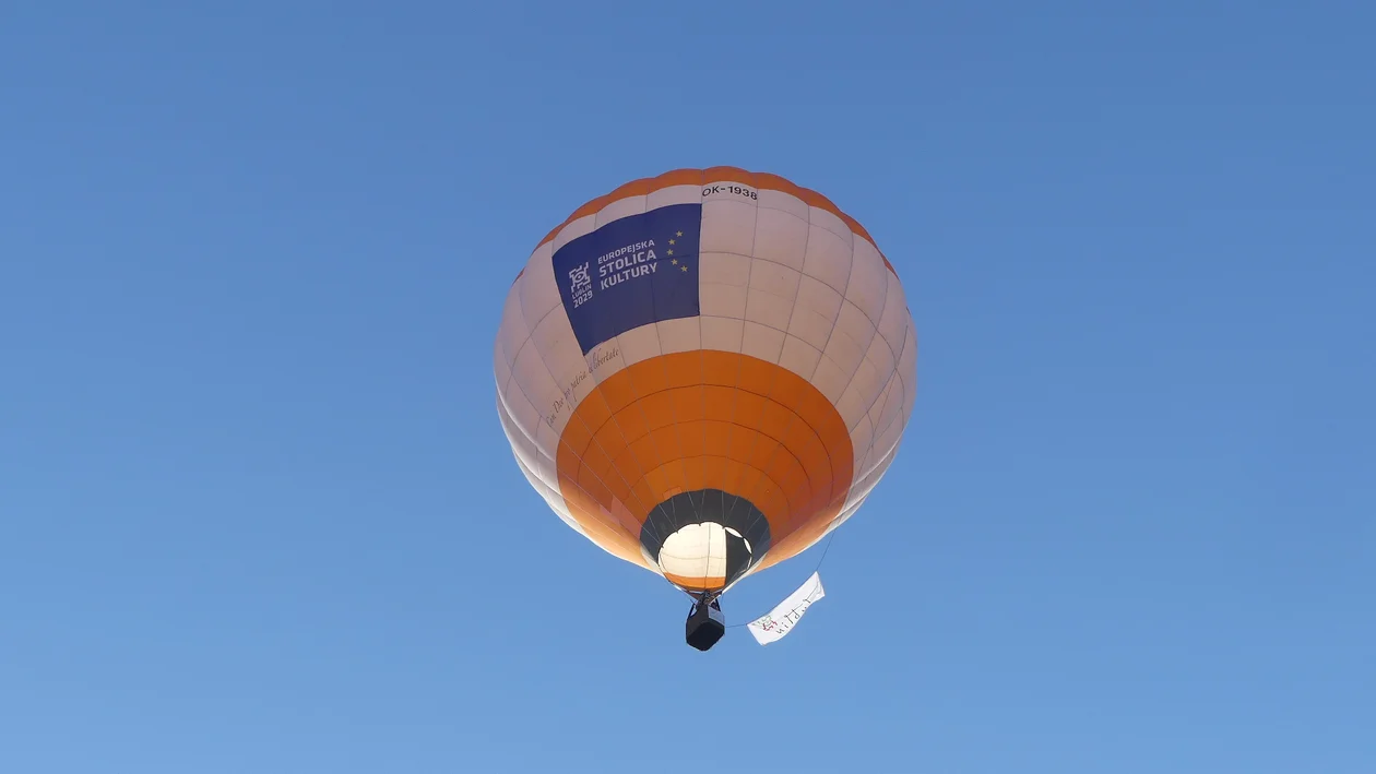 Lublin. Balony wzbiły się nad miasto. Trwa IV Fiesta Balonowa. Zdjęcia i wideo - Zdjęcie główne