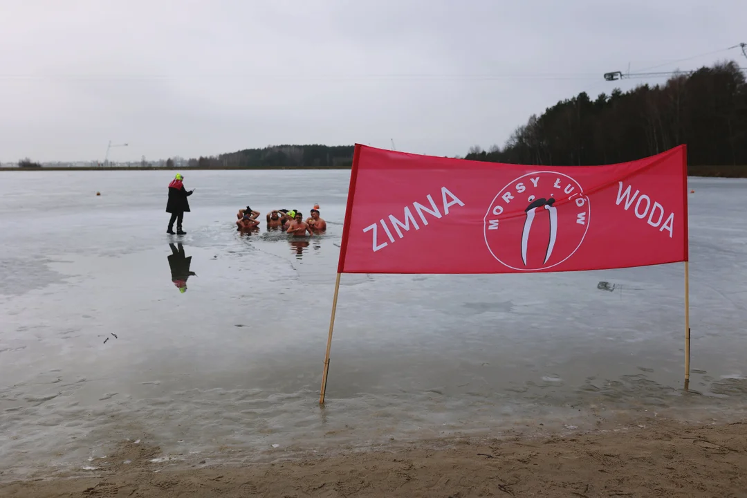 Morsowanie nad Zalewem Zimna Woda podczas WOŚP