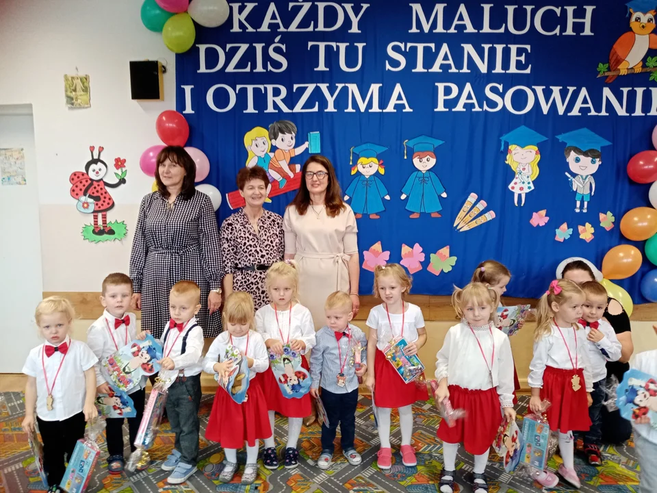 Łuków. Pasowanie na przedszkolaka w "Piątce".