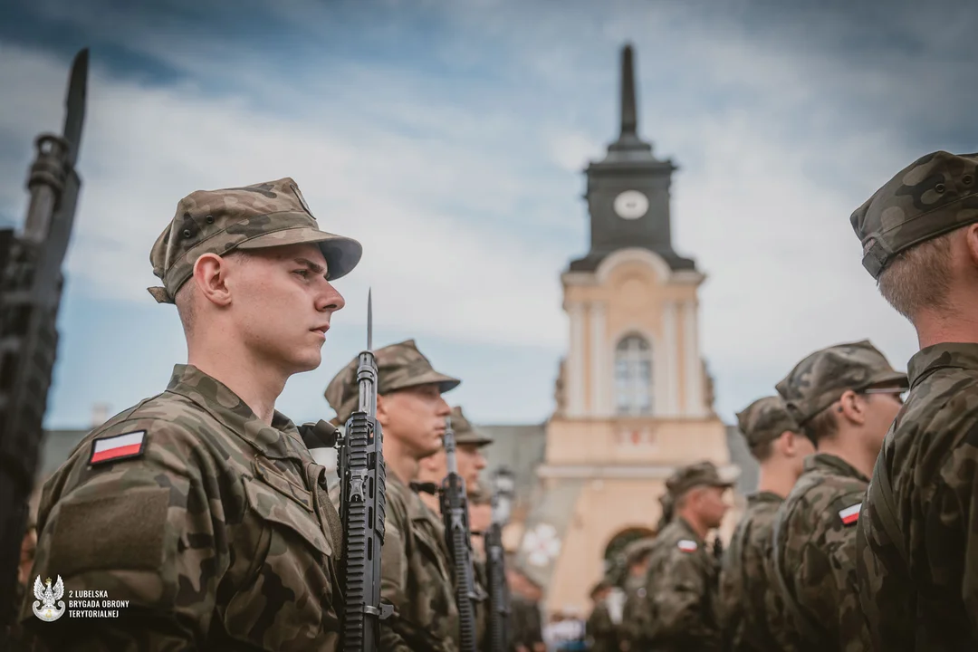 Nowi lubelscy terytorialsi złożyli przysięgę wojskową. Władysław Kosiniak-Kamysz: "Stajecie się częścią zespołu"