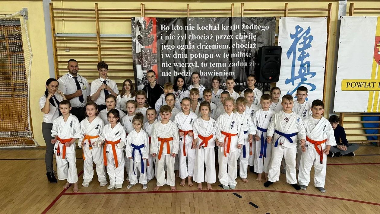 Karatecy pojechali do Kąkolewnicy. Wrócili z workiem medali (zdjęcia) - Zdjęcie główne