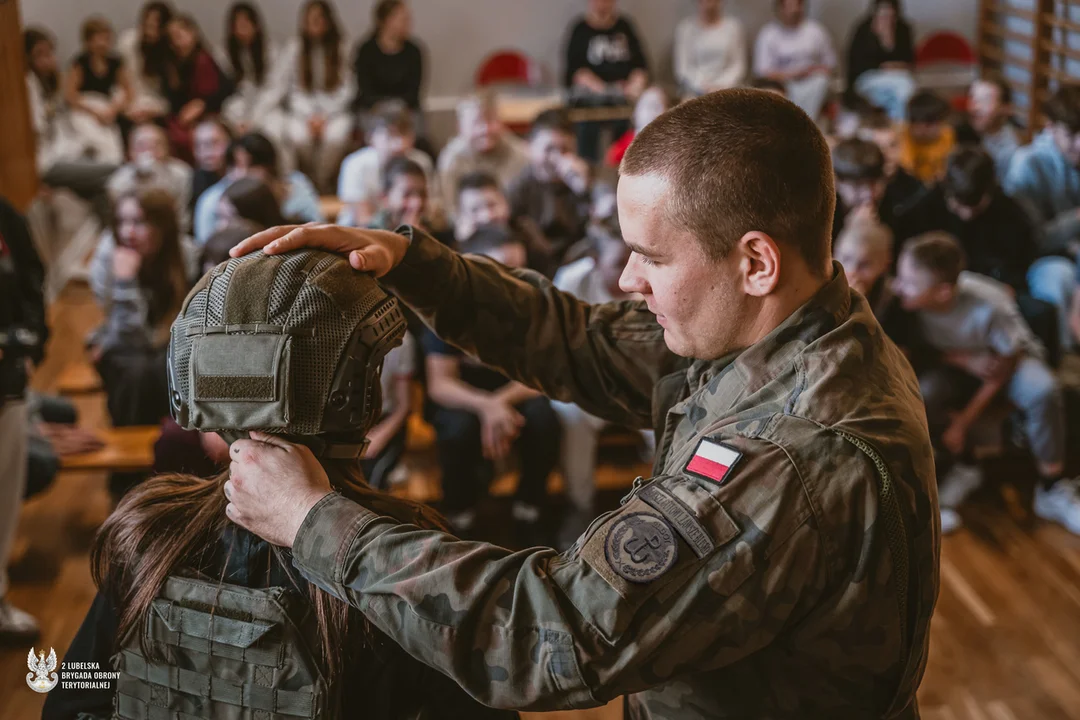 "Edukacja z wojskiem" wraca do lubelskich szkół. Czego będą uczyć terytorialsi?