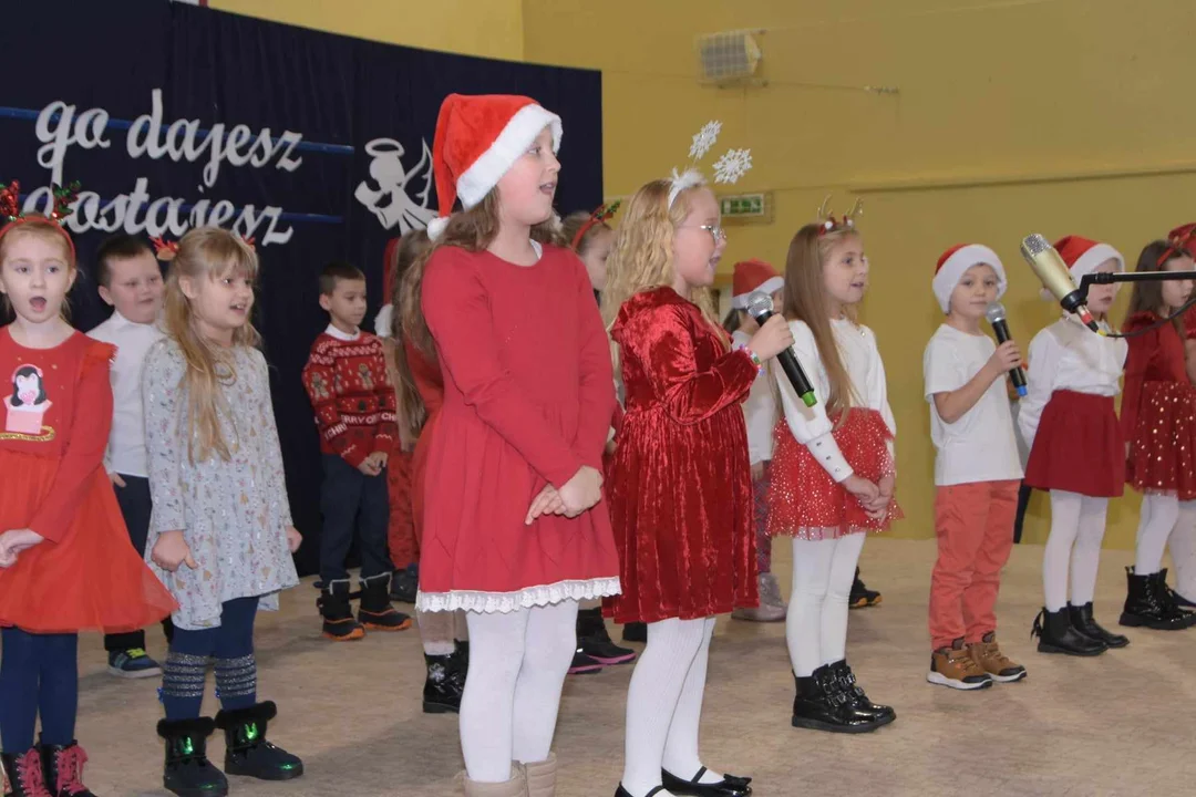 Kiermasz bożonarodzeniowy w Adamowie