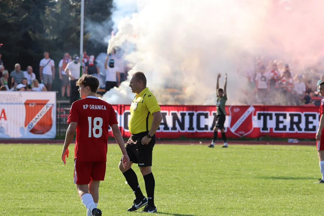 Tajemnica znikających zdjęć... Krzna obijała poprzeczkę Granicy, Terespol wciąż bez porażki (ZDJĘCIA) - Zdjęcie główne