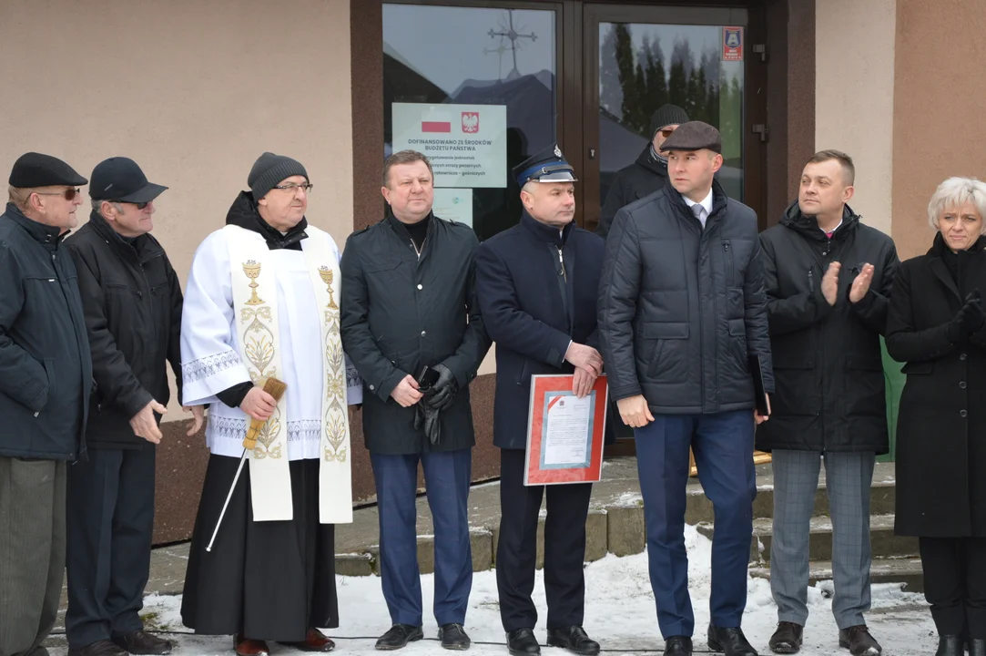 Uroczystość przekazania samochodu strazackiego dla OSP w Chruślinie