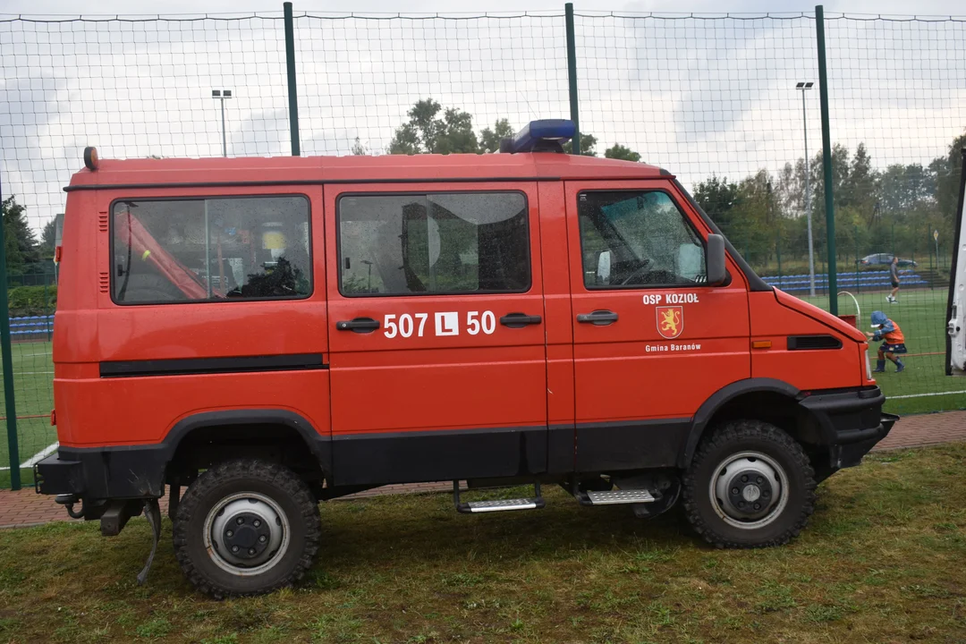 Zabawa i edukacja w jednym - tak wyglądał piknik "Bezpiecznie z Koziołkami" w Baranowie. ZOBACZ ZDJĘCIA