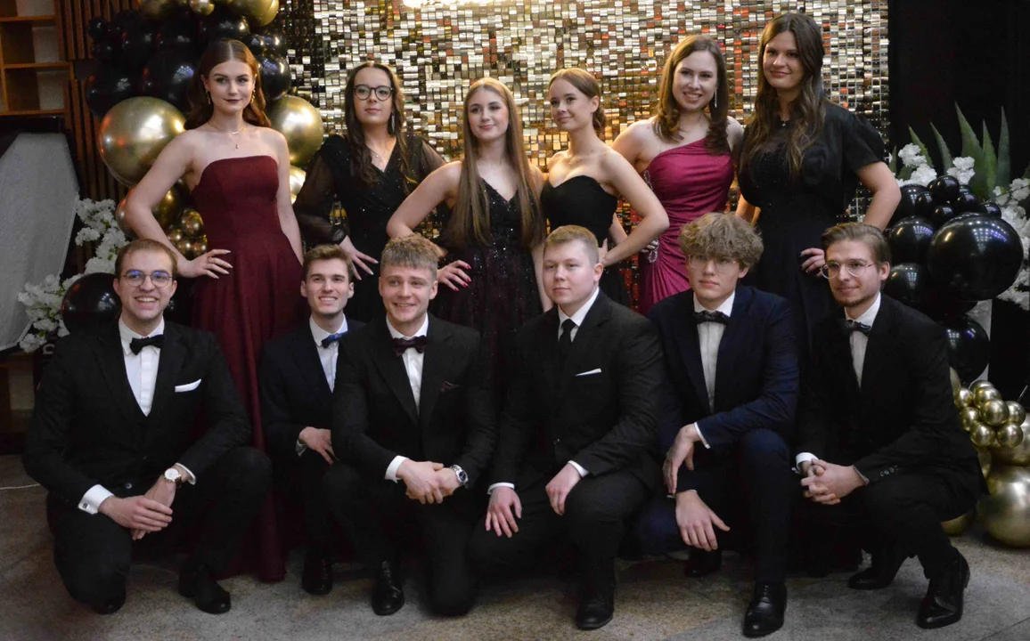 Takiego balu ta szkoła jeszcze nie miała. Studniówka 2026 II LO im. Piotra Firleja w Lubartowie [ZDJĘCIA - CZ. 1] - Zdjęcie główne