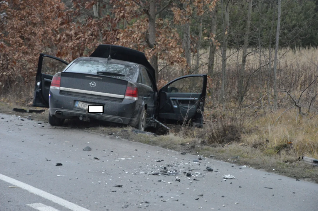 Czołowe zderzenie samochodów w Dąbrowie Wronowskiej