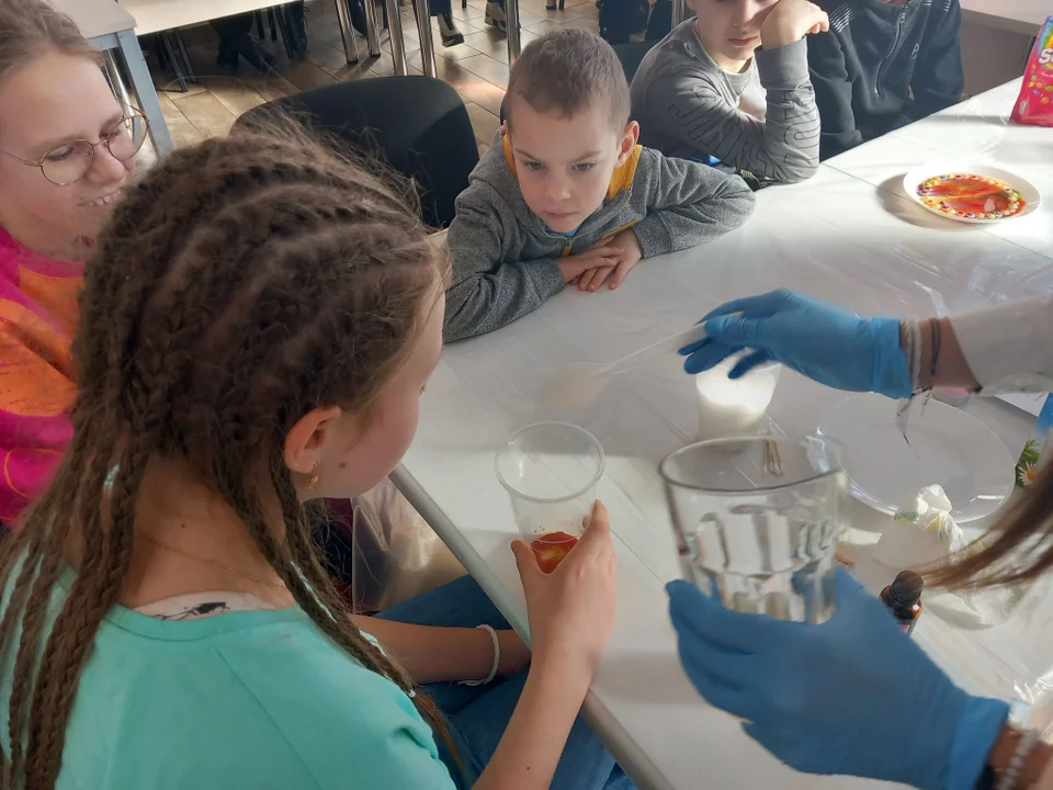 Warsztaty chemiczne z Klubem seniora PCK