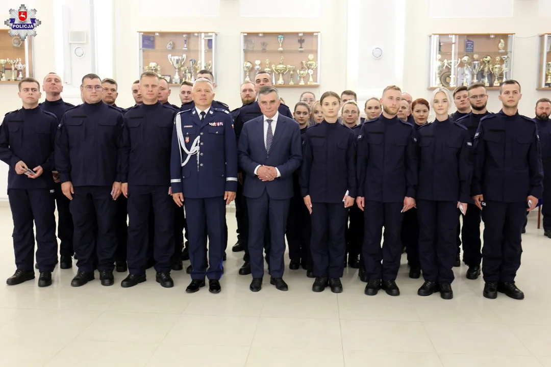 Lublin: Ponad 30 nowych policjantów zaczyna służbę