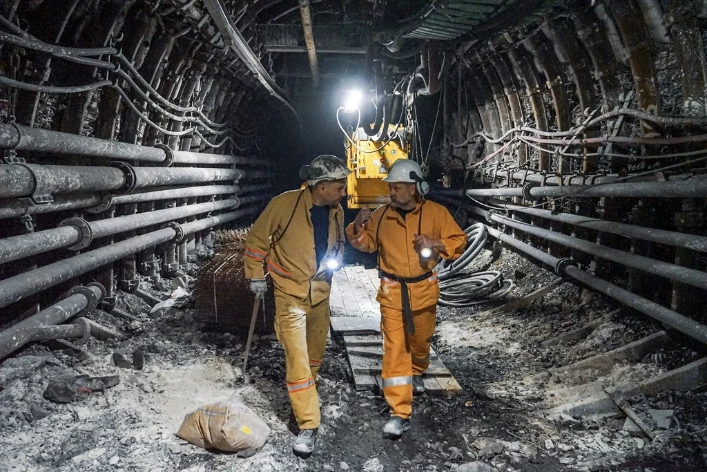 Wiceminister Grzegorz Wrona z wizytą w LW Bogdanka. Kluczowe rozmowy o przyszłości kopalni i bezpieczeństwie energetycznym - Zdjęcie główne