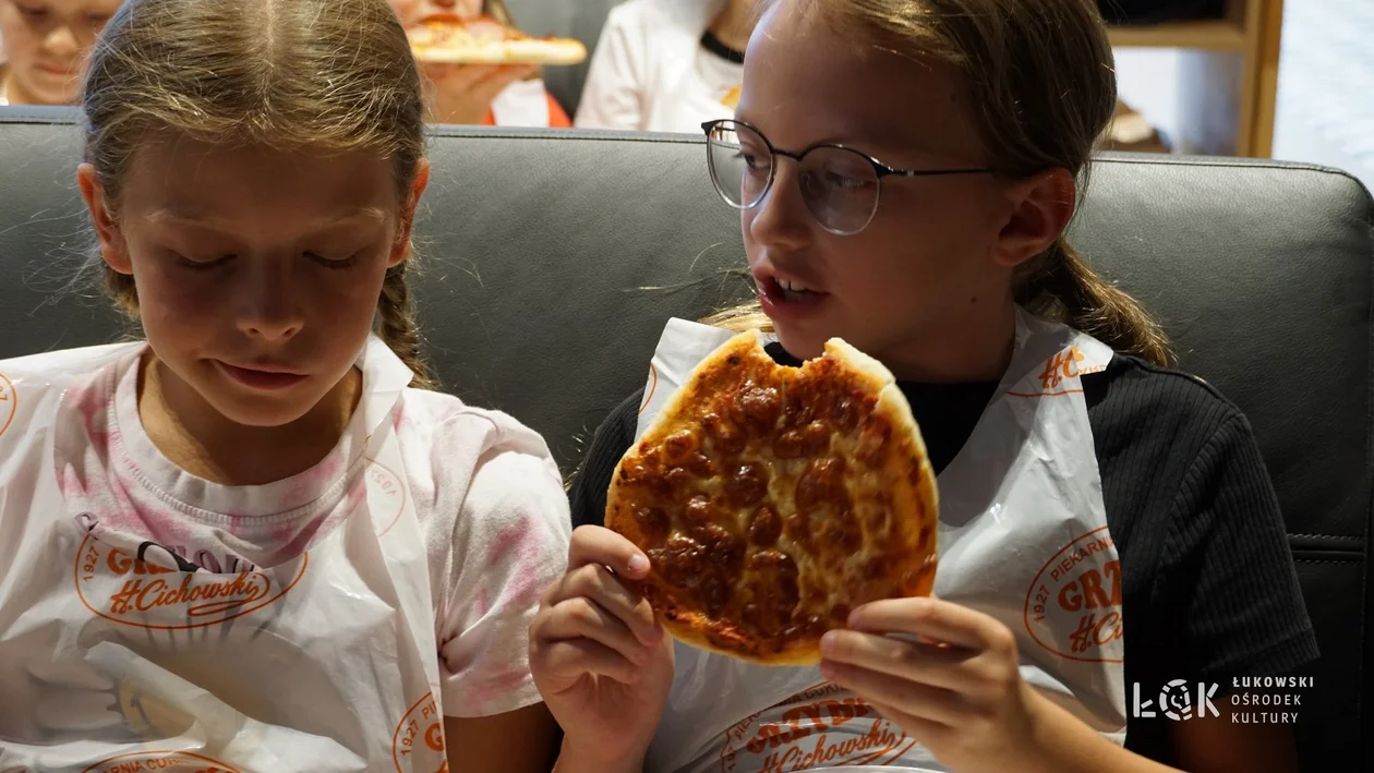 Wakacje z ŁOK. Dzieci piekły własne bułki, chałki oraz pizzę