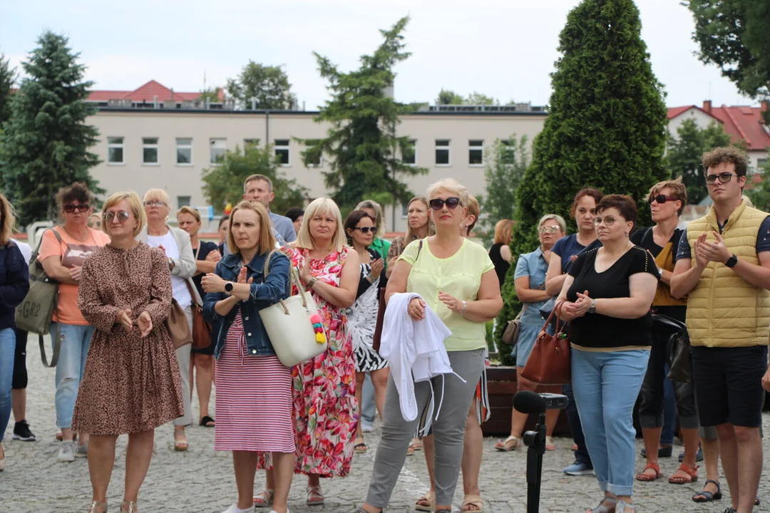 Protest pracowników szpitala w Lubartowie. Ciągle wierzą w powrót dyrektora Makarewicza (zdjęcia) - Zdjęcie główne