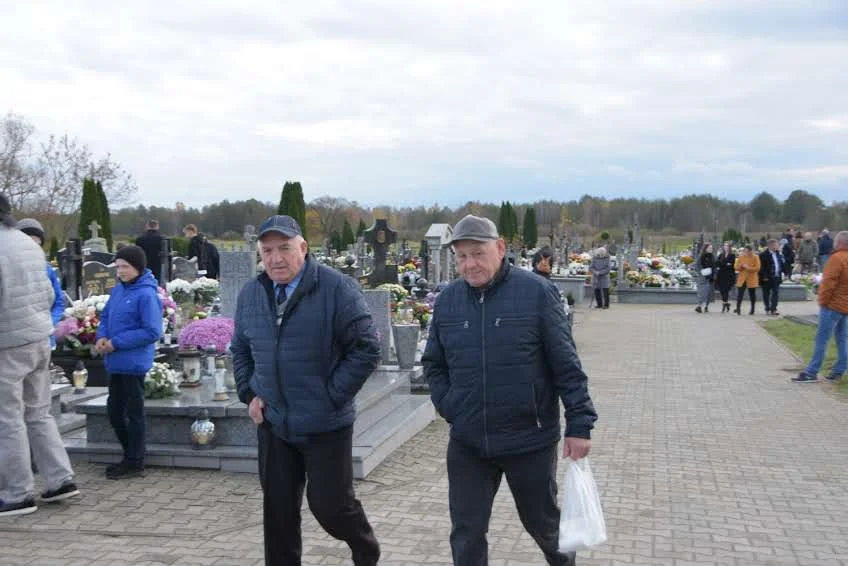 Uroczystości Wszystkich Świętych na cmentarzu w Radoryżu Kościelnym
