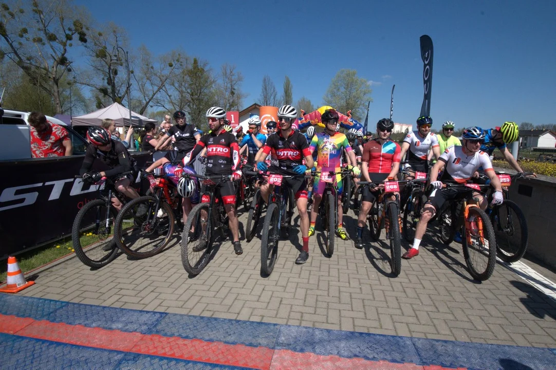 Rowerzyści z całej Polski ścigali się w Puławach (galeria) - Zdjęcie główne