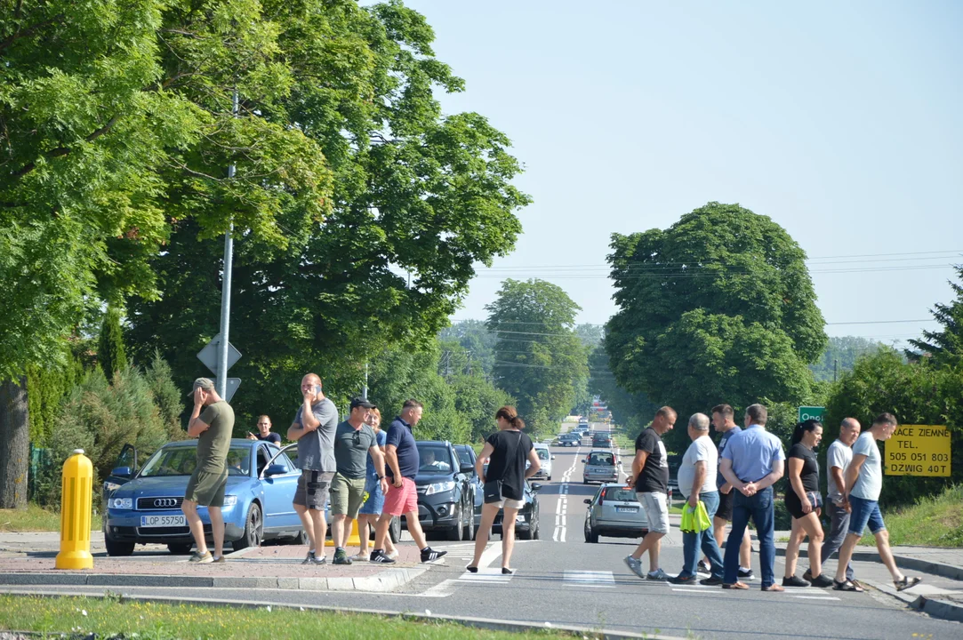 Poniedziałkowa akcja protestacyjna producentów malin w Opolu Lubelskim