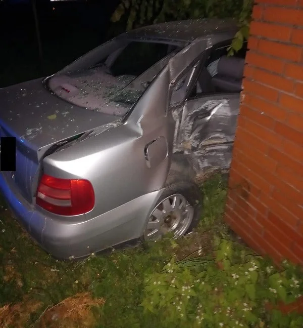 Gm. Międzyrzec Podlaski: Pijany wjechał w auto strażników granicznych. Mundurowych kopał po nogach