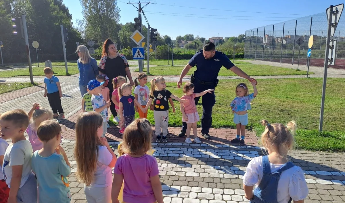 Opole Lubelskie: Dzieciaki z Jedynki już świecą przykładem (ZDJĘCIA) - Zdjęcie główne