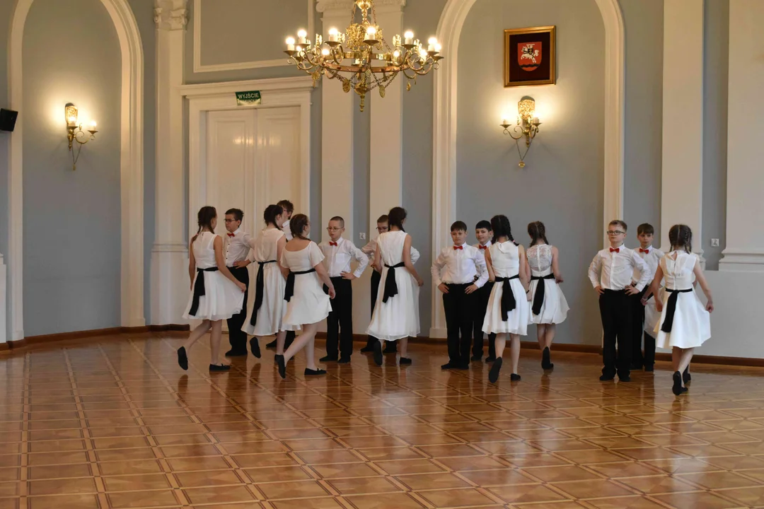 SP w Końskowoli waczy w konkursie "Piątka z narodowych"