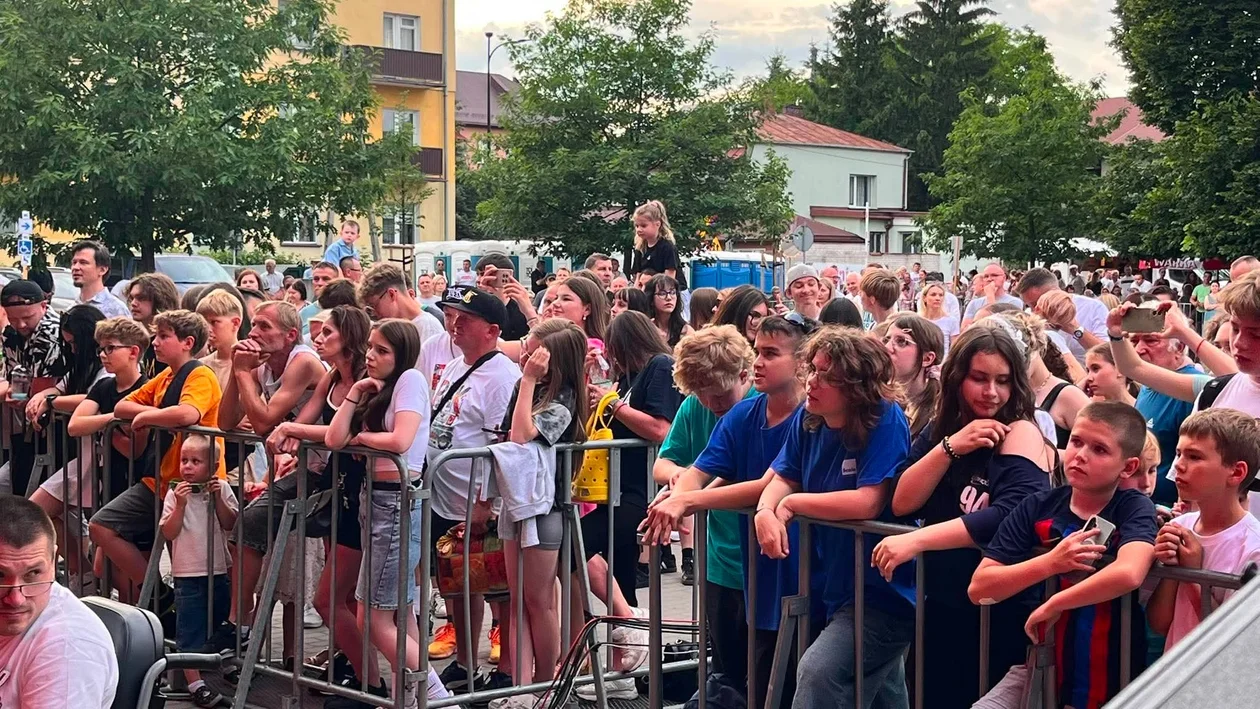Tacy Sami na scenie. Przed publicznością kolejne godziny muzycznych emocji (foto) - Zdjęcie główne