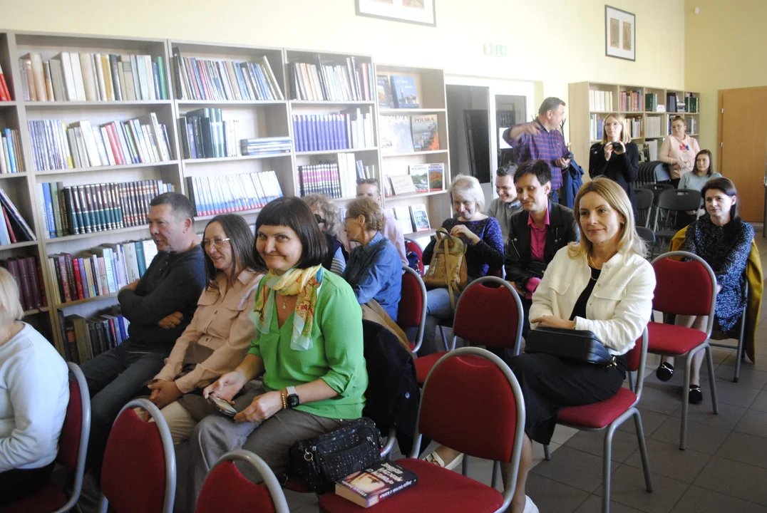 Stefan Darda w bibliotece w Lubartowie