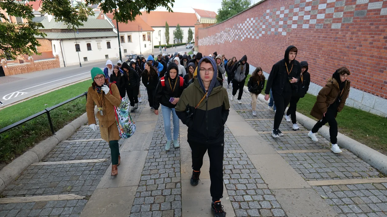 Uczniowie „Rolnika” pływali pontonami po Dunajcu (ZDJĘCIA) Wędrowali wąwozem Homole i zwiedzali Kraków - Zdjęcie główne