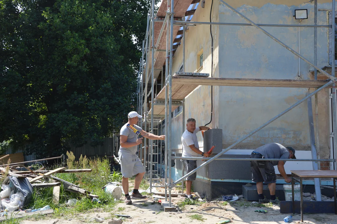 Trwa przebudowa i remont budynku internat w Kluczkowicach