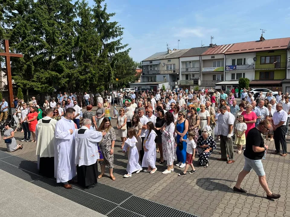 Procesja Bożego Ciała w parafii Matki Kościoła w Łukowie