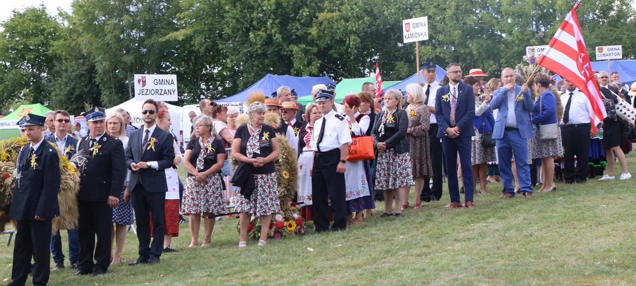 Powiat lubartowski: Korowód na dożynkach powiatu lubartowskiego w Starym Uścimowie. Wybrano najpiękniejsze wieńce [ZDJĘCIA] - Zdjęcie główne