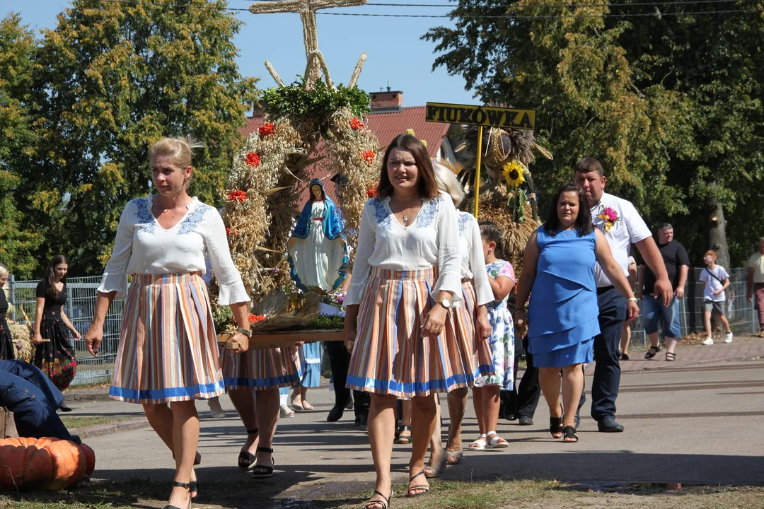 Tłumy na dożynkach w Krzywdzie. Wieńce, turniej sołectw i disco polo