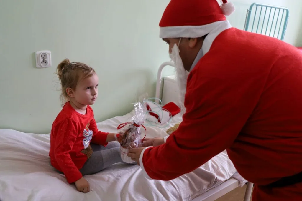 Ho, Ho, Ho! Radość świąt na Oddziale Dziecięcym łukowskiego szpitala - Zdjęcie główne