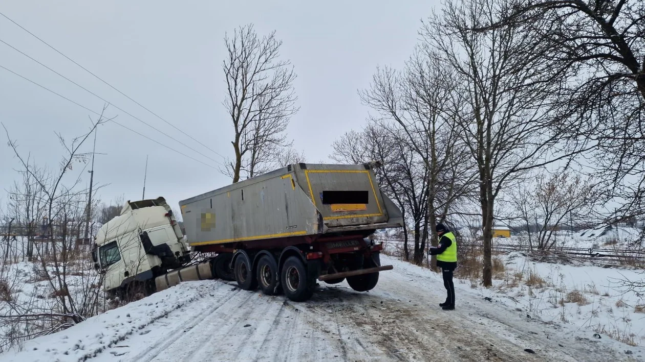 Powiat bialski: Śmiertelny wypadek. Samochód zderzył się z ciężarówką - Zdjęcie główne