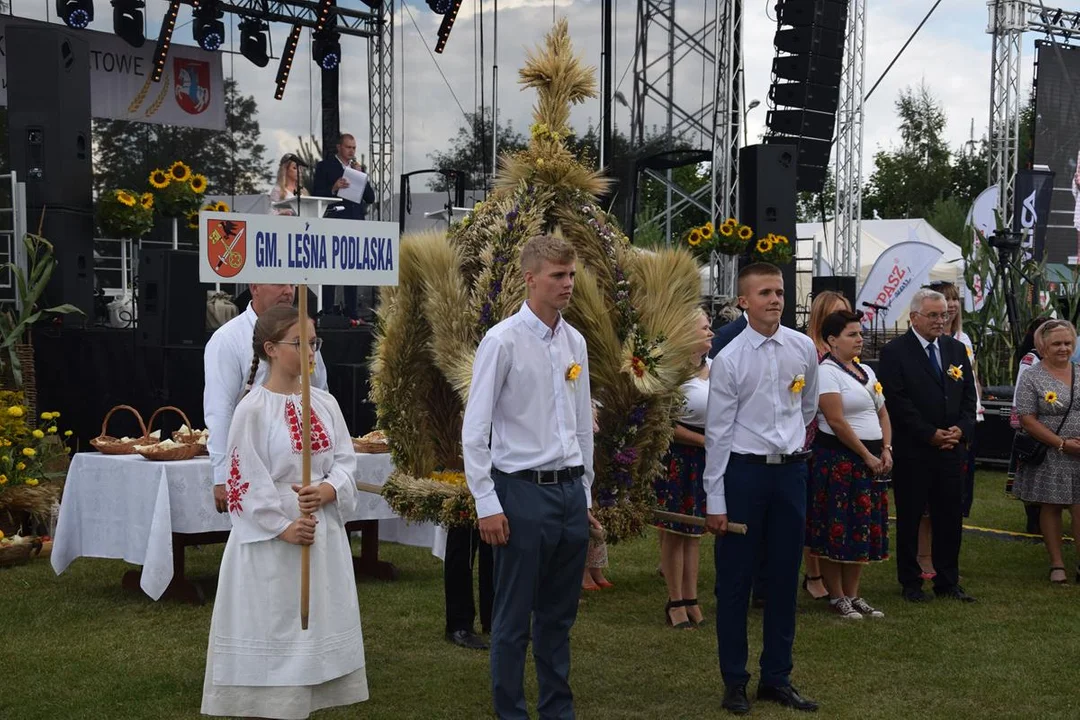 Dożynki Powiatowe w Drelowie 2023. Korowód i prezentacja wieńców