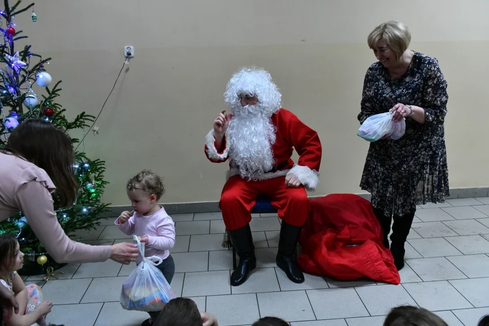 Zabawa choinkowa w Jeziorach (zdjęcia).