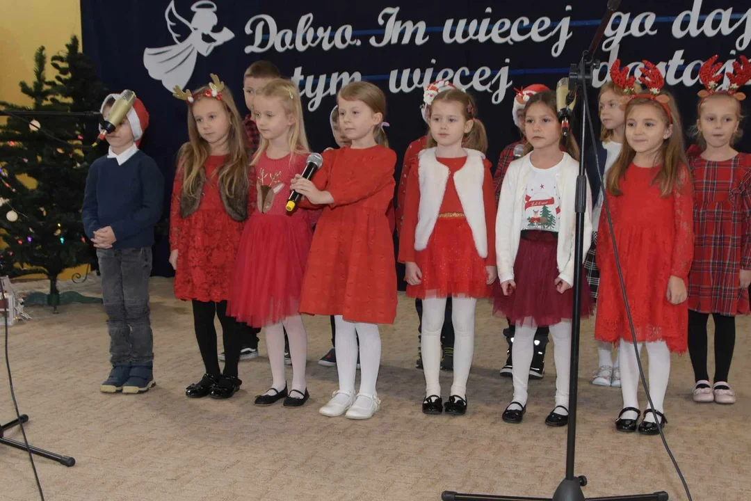 Kiermasz bożonarodzeniowy w Adamowie