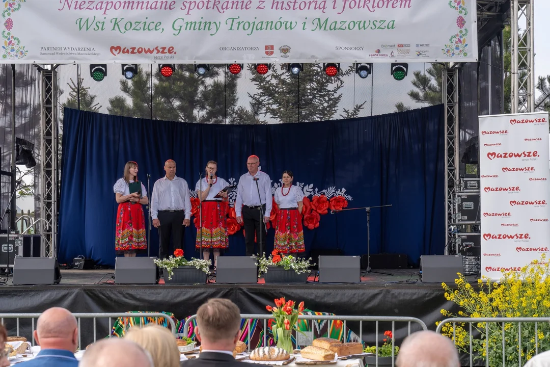 Odbył się Festyn Folklorystyczny w Kozicach - święto muzyki, tańca i lokalnych smaków!