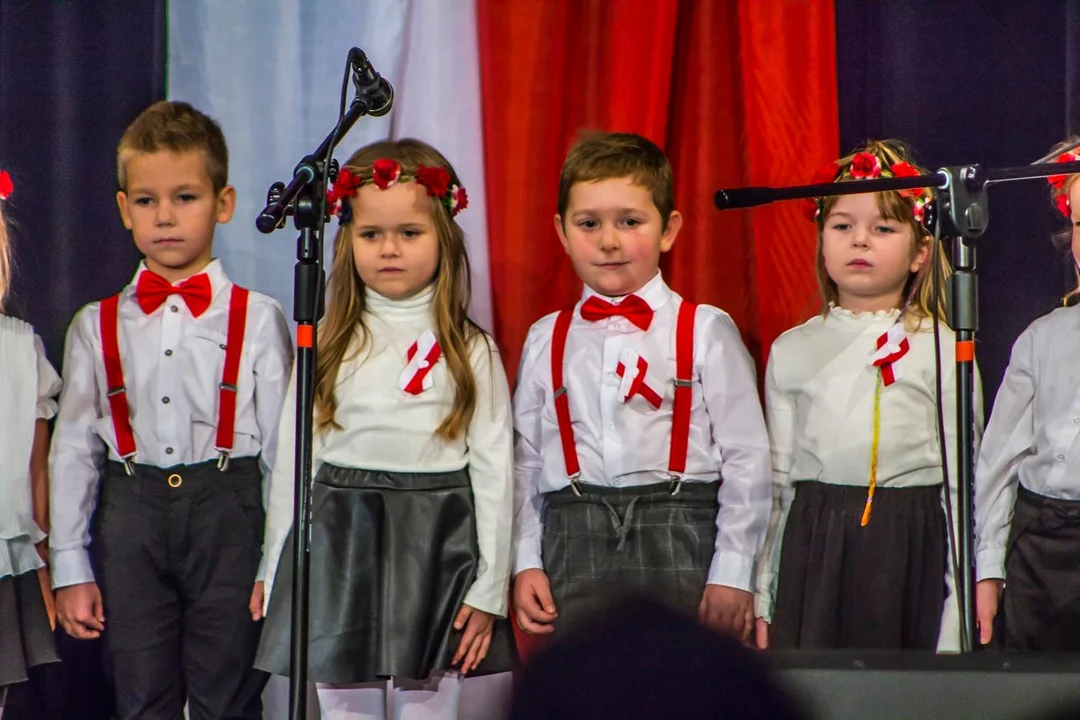 Milejów: XIII Gminny Przegląd Pieśni Patriotycznej (DUŻO ZDJĘĆ) - Zdjęcie główne