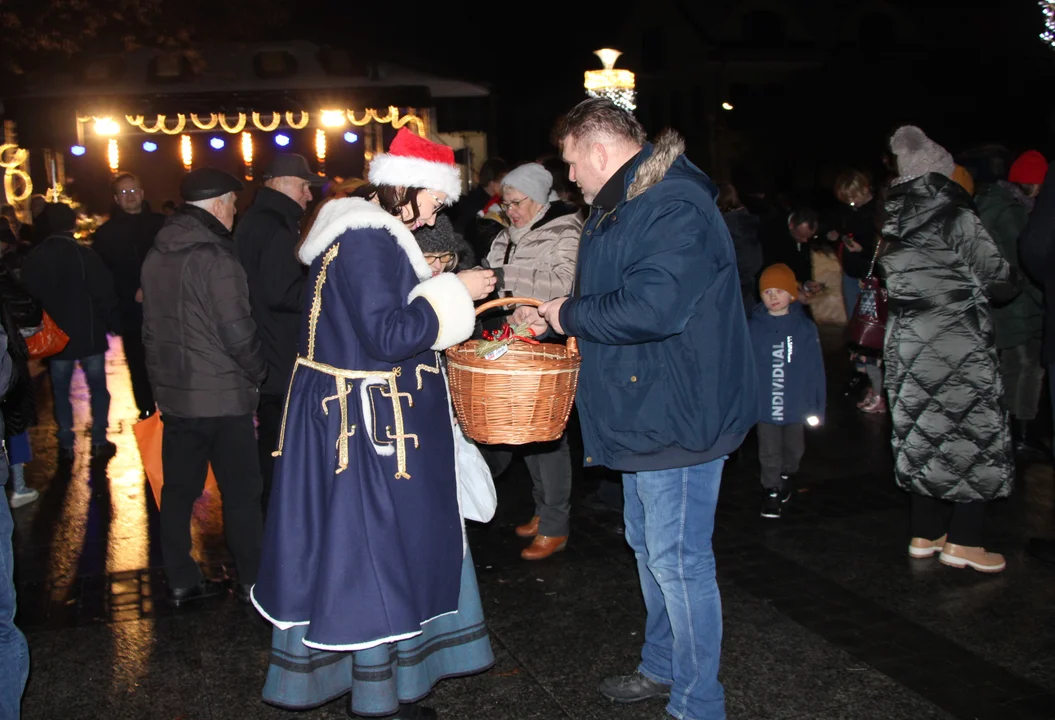 Miejska Wigilia w Lubartowie rozpoczęta (zdjęcia) - Zdjęcie główne