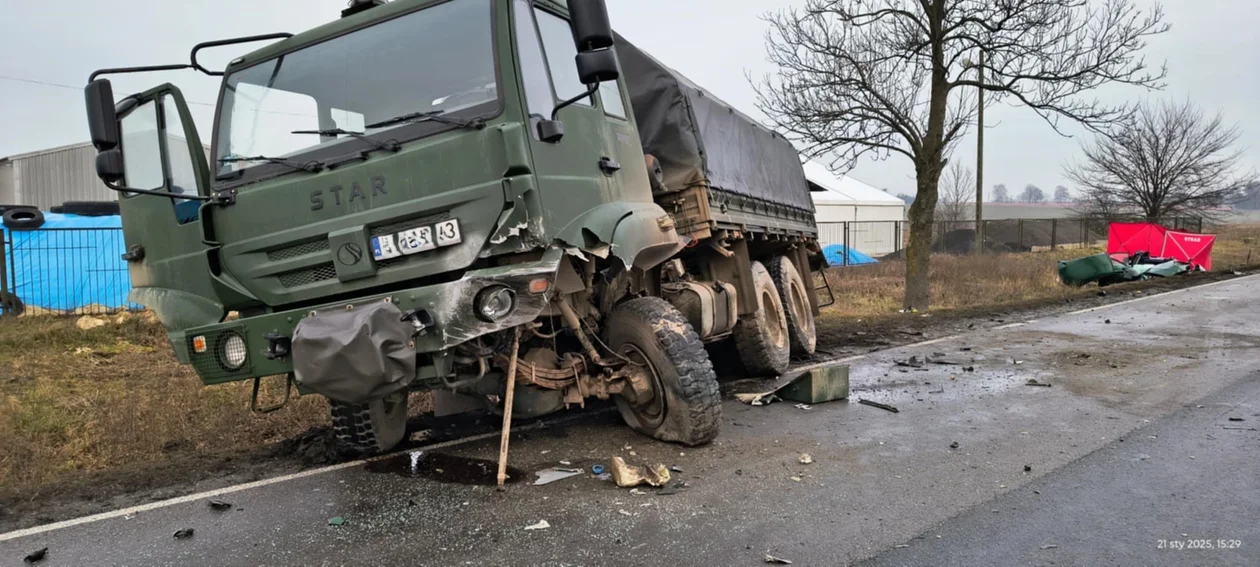 Lubelskie: Osobówka zderzyła się z wojskowym pojazdem