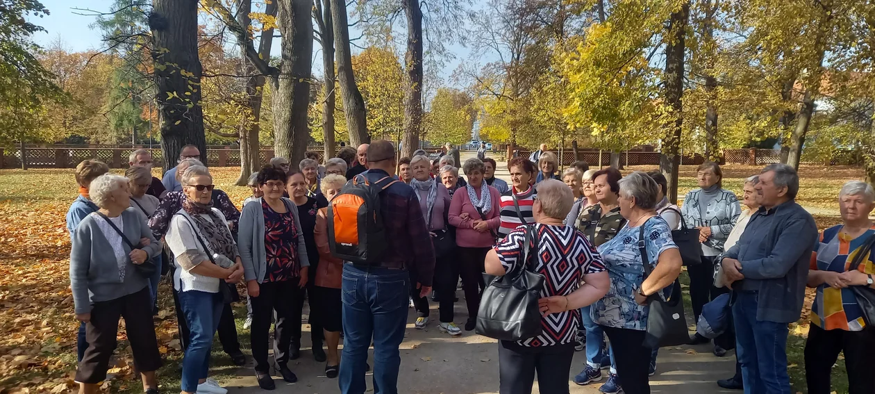 GMINA STOCZEK ŁUKOWSKI Seniorzy z Klubów Seniora wybrali się na wycieczkę do Warszawy. Pojechało 50 osób - Zdjęcie główne