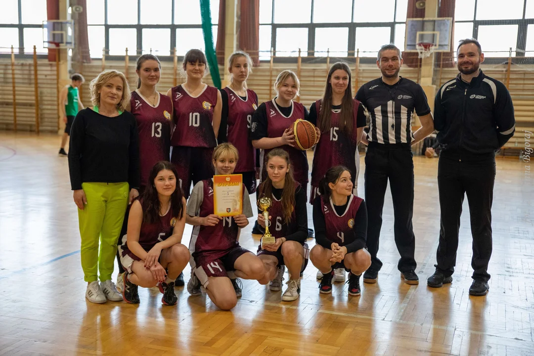 Mistrzostwo powiatu w koszykówce dziewcząt dla ZS nr 2 w Lubartowie (zdjęcia) - Zdjęcie główne