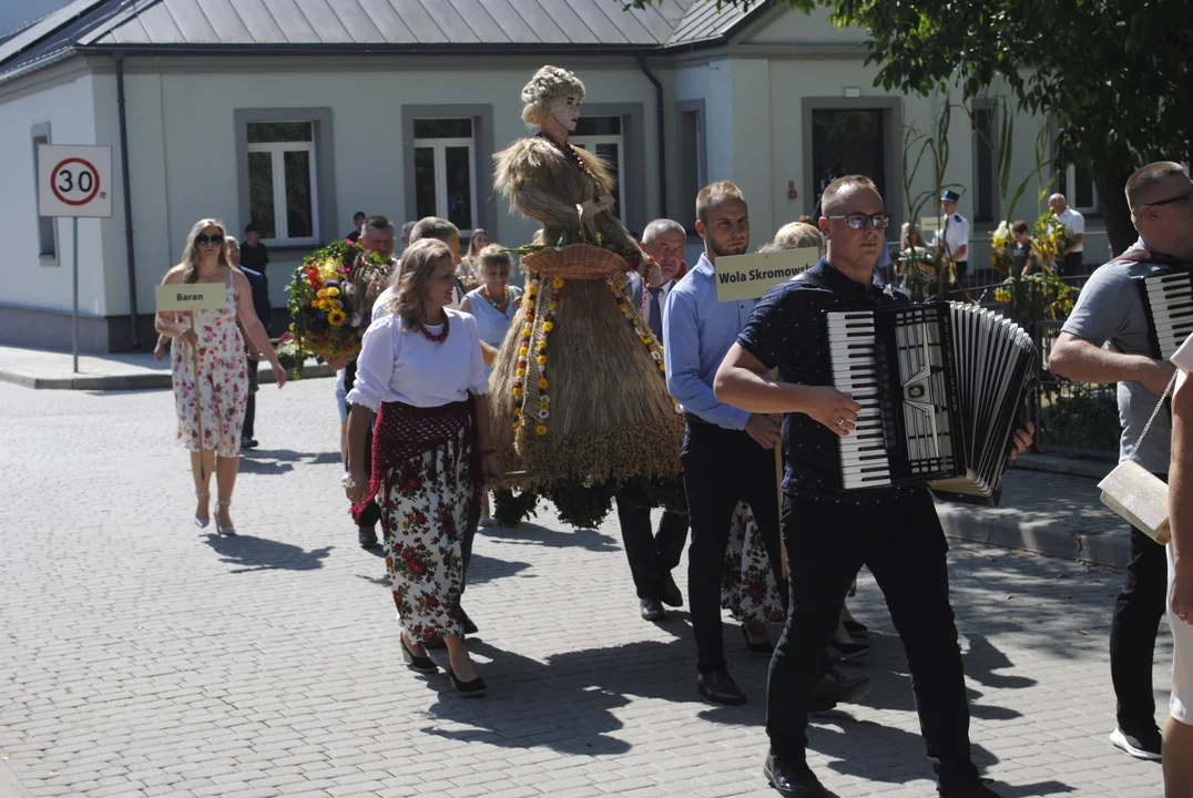 Wieniec z księżną Jabłonowską będzie reprezentował Firlej na dożynkach powiatowych (zdjęcia) - Zdjęcie główne