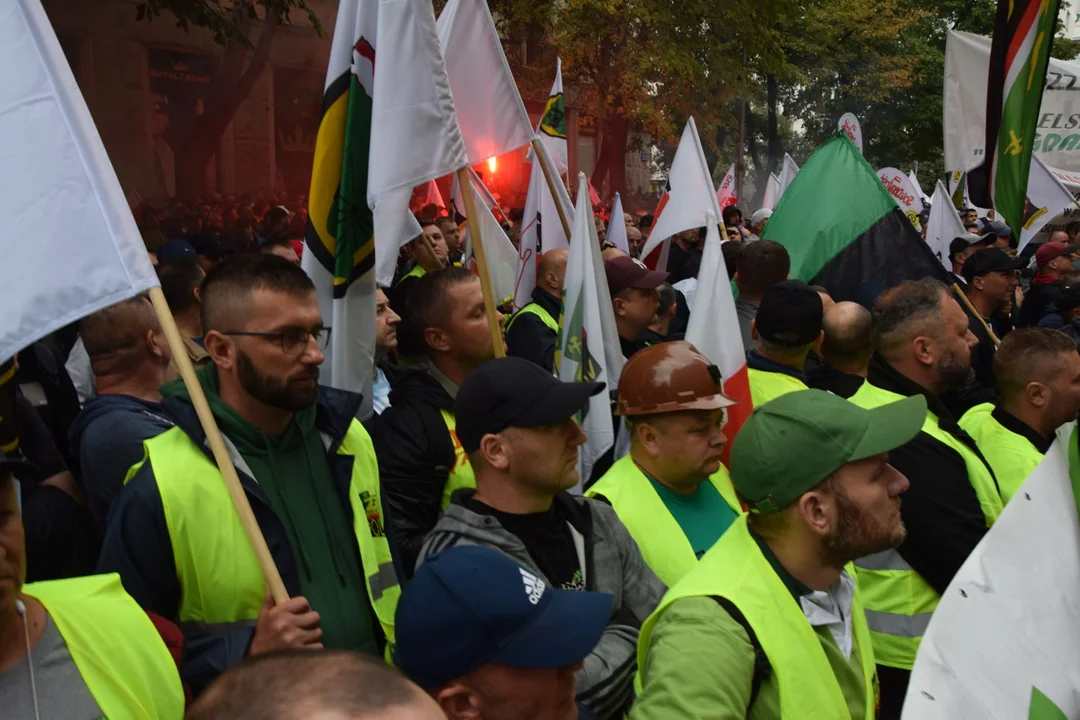 Górnicy z Bogdanki protestują w Warszawie