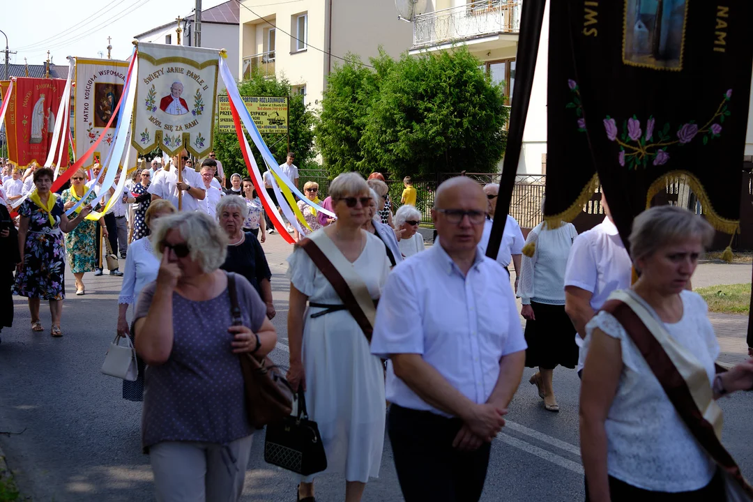 Procesja Bożego Ciała w parafii Matki Kościoła w Łukowie