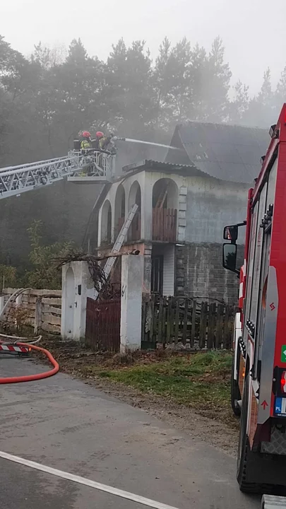 Pożar domu w gminie Baranów (zdjęcia) - Zdjęcie główne