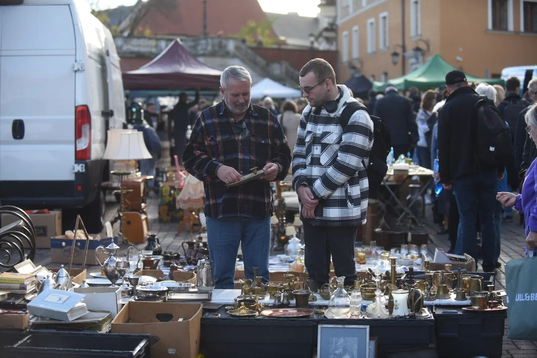 Lubelska Giełda Staroci. Tłumy mieszkańców w poszukiwaniu antyków [ZDJĘCIA] - Zdjęcie główne