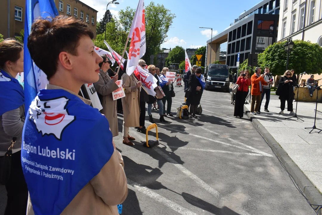 Manifestacja pracowników największego szpitala na Lubelszczyźnie