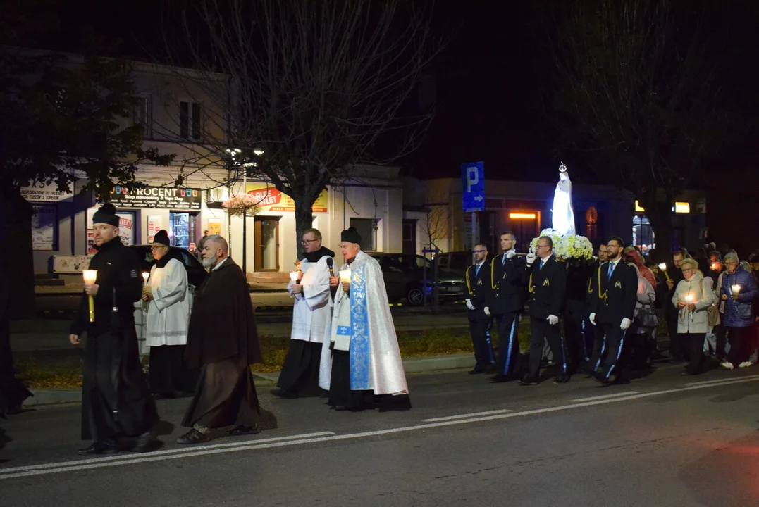 Procesja różańcowa przeszła przez Lubartów (zdjęcia) - Zdjęcie główne