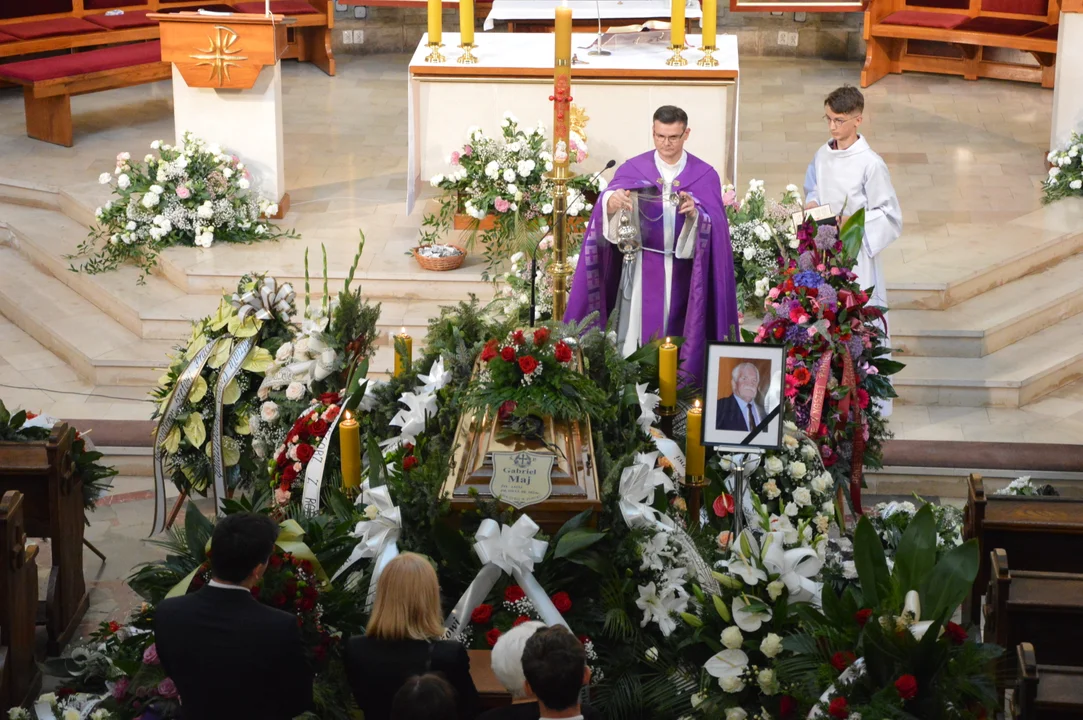 Uroczystości pogrzebowe Gabrieloa Maja, prezesa Powiatowego Centrum Zdrowia w Opolu Lubelskim